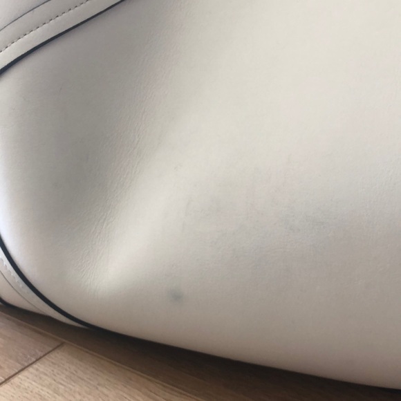 Dior Cannage Tote in white leather - Picture 4 of 7